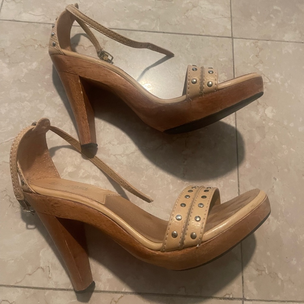 MK beige color sandal